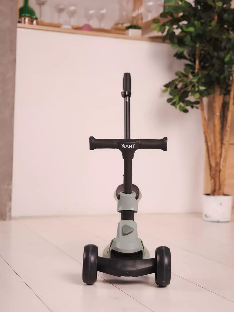 Беговел-самокат Rant Rider Plus со светящимися колесами зеленый