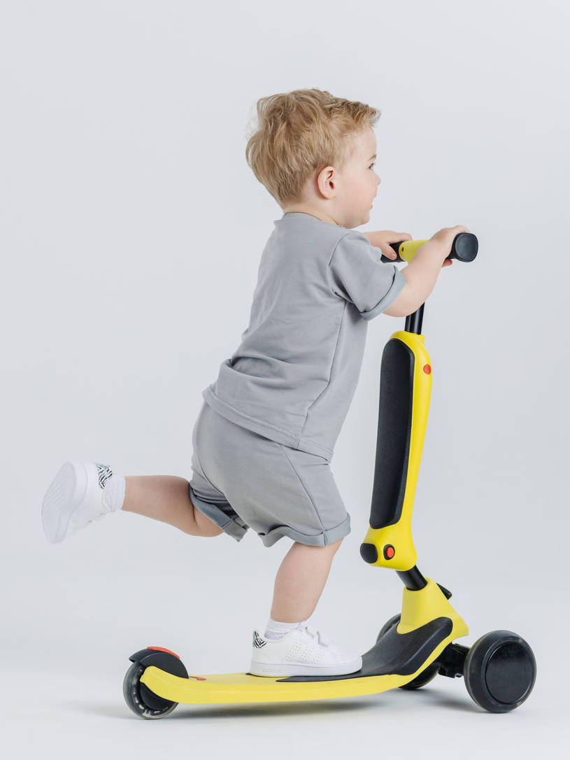 Беговел-самокат Rant Rider со светящимися колесами желтый