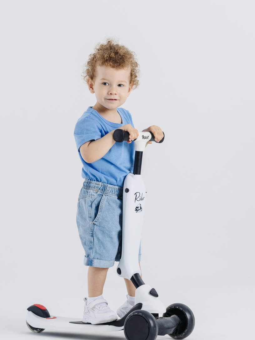 Беговел-самокат Rant Rider Plus со светящимися колесами белый