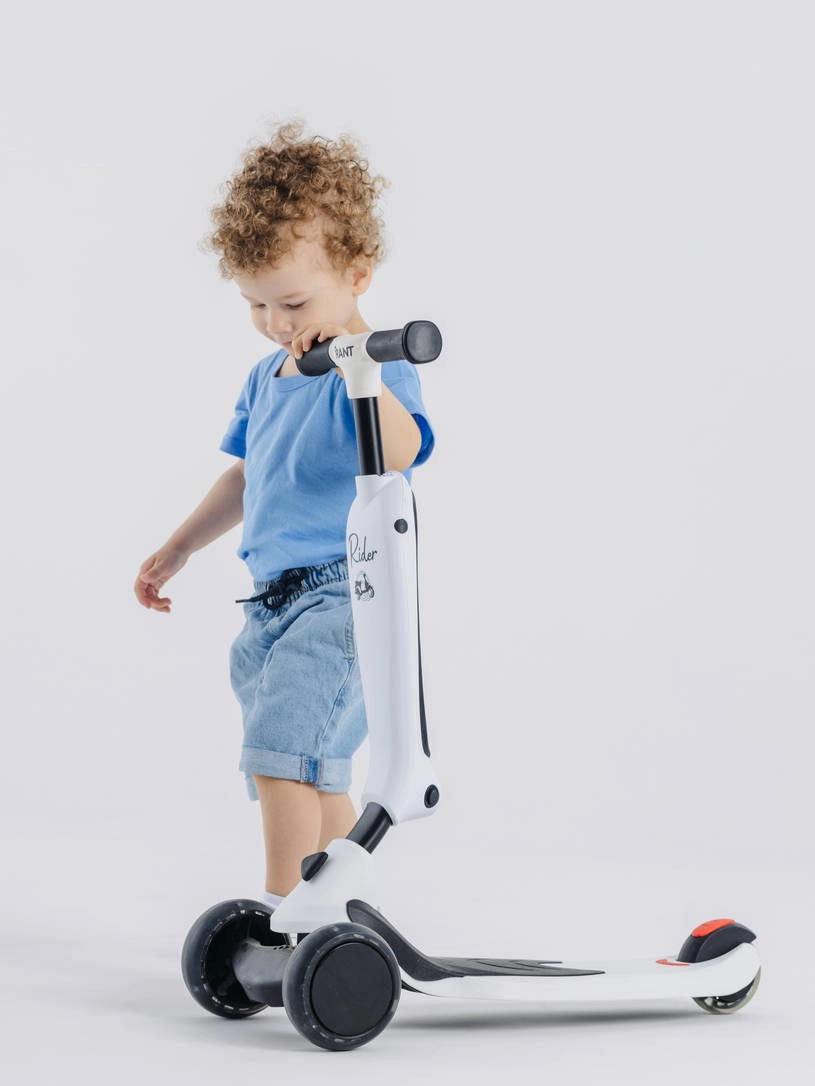 Беговел-самокат Rant Rider Plus со светящимися колесами белый