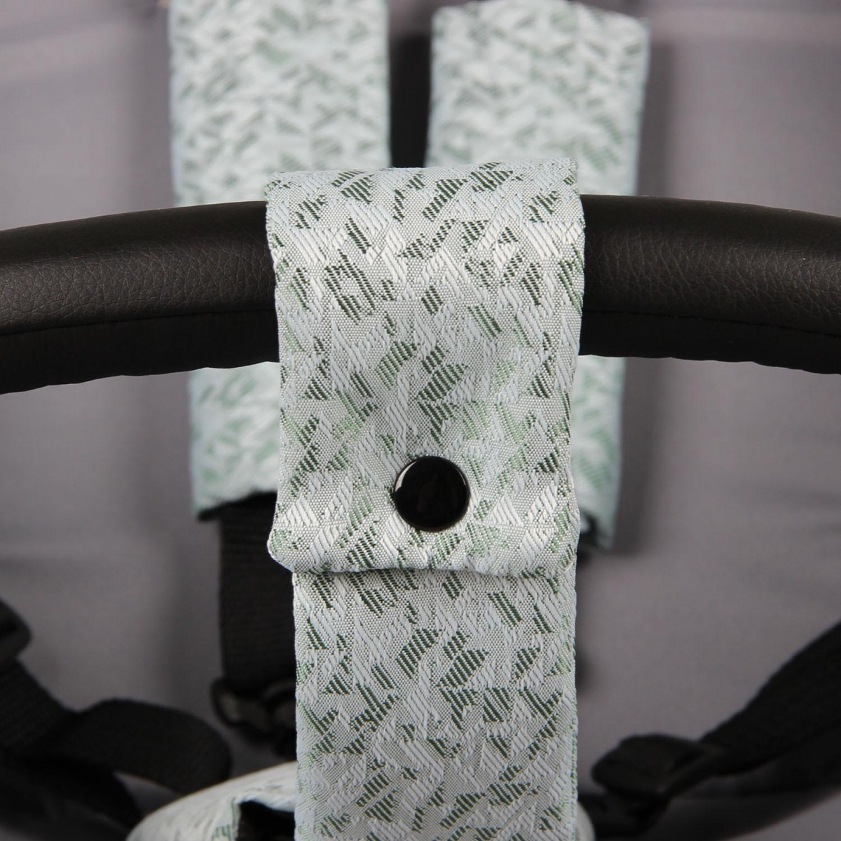 Коляска 2 в 1 Indigo MIO - Mi 06 (шалфей кожа+зеленый узор)